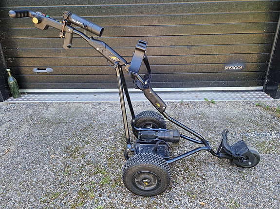 Myydään vanhempi PowaKaddy-kärry