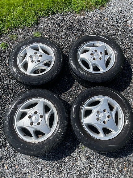 Mercedes-Benz alkuperäiset 15” alumiinivanteet kesärenkailla 5x112
