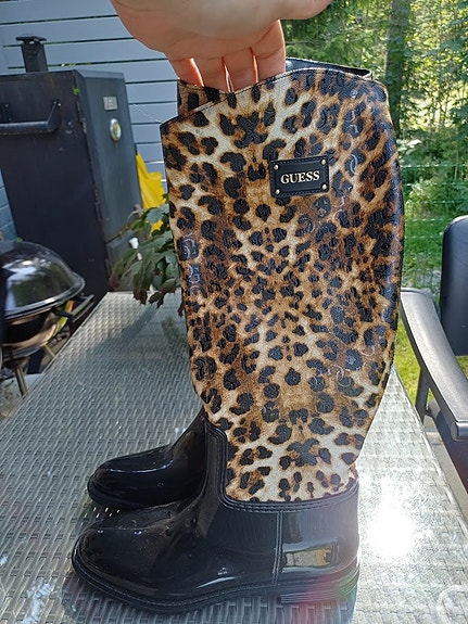 Guess leopardikuvioiset kumisaappaat