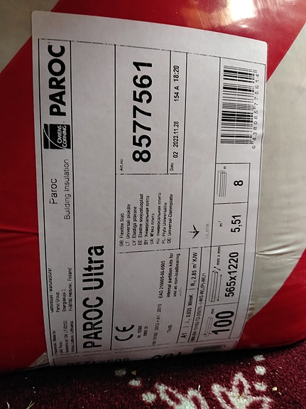 Myytävänä Parocin 100mm kivivillaa,5.51 m2 paketissa