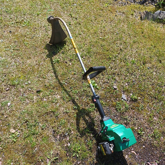 Weed Eater FeatherLite trimmeri