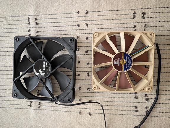Noctua 12 ja Fractal 14 tuulettimet