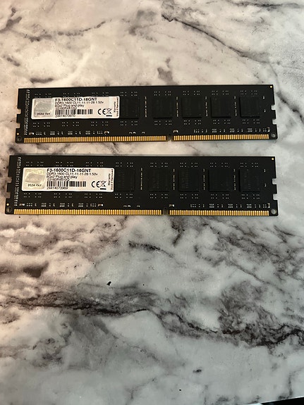 DDR 3 RAM-muistit 2 kpl