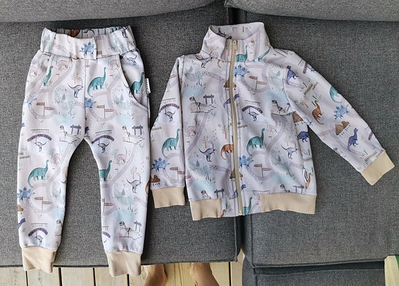 Lasten verkkariasu 98 koko, Kajavalla design