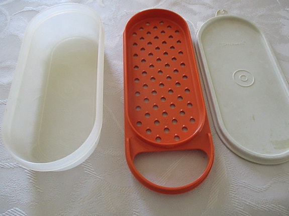 Tupperware raastin