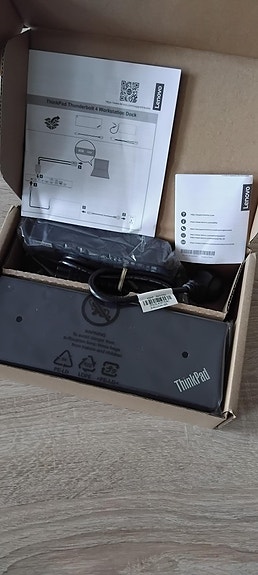 UUSI Lenovo ThinkPad Universal Thunderbolt 4 Dock telakka