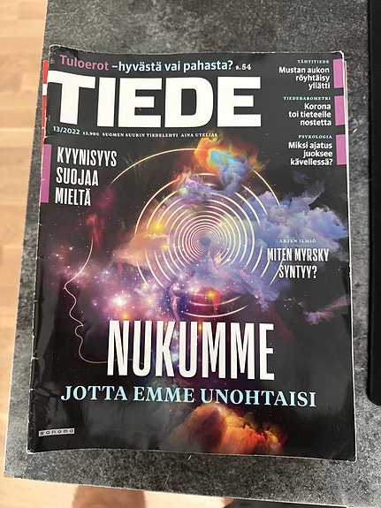 Tiede-lehtiä nippu