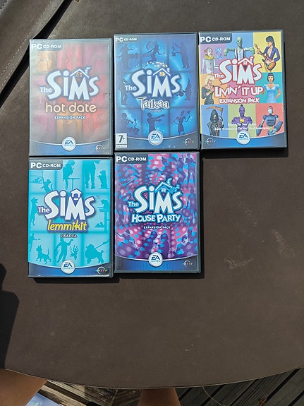 The Sims PC-peli paketti