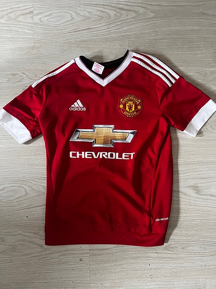 Manchester United 2015/16 pelipaita