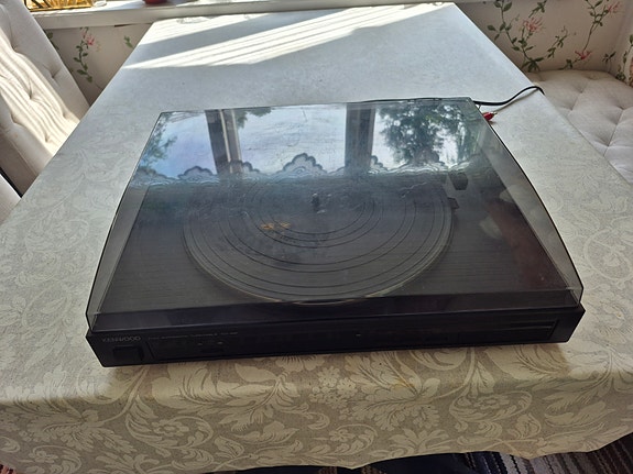 Kenwood KD-68F levysoitin musta