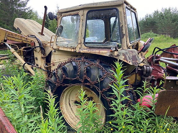 Valmet kaivuritraktori