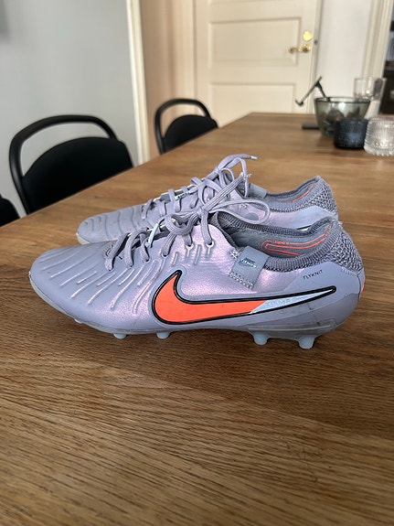 Nike Tiempo jalkapallokengät nappulakengät nappikset koko 39