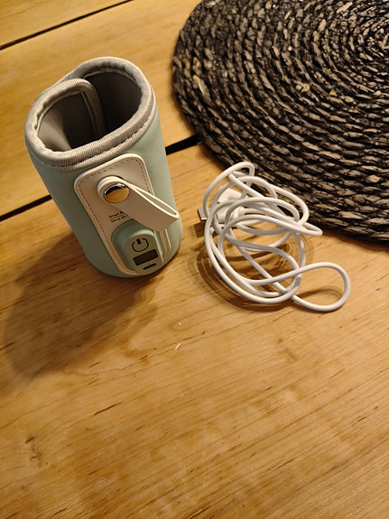 Matkakäyttöinen tuttipullon lämmitin