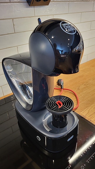 De'Longhi Nescafe Dolce Gusto -kapselikeitin musta (video pyynnöstä)