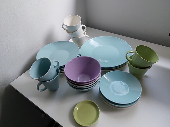 Arabia KoKo astiasto 27 osaa – Aqua, Lime, Lila ja Valkoinen
