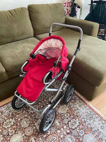 BRIO nukenvaunut punainen