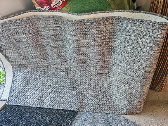 Harmaa käytävämatto