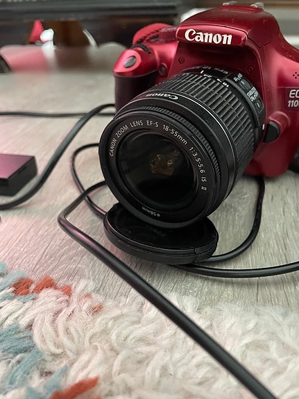 Canon EOS 1100D järjestelmäkamera punainen 18–55mm objektiivilla
