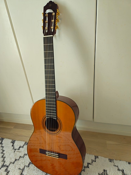 Uudenveroinen Yamaha GCG162C Klassinen kitara