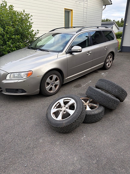 Volvo V70 / V70 III 1.6 d 2010 varaosia