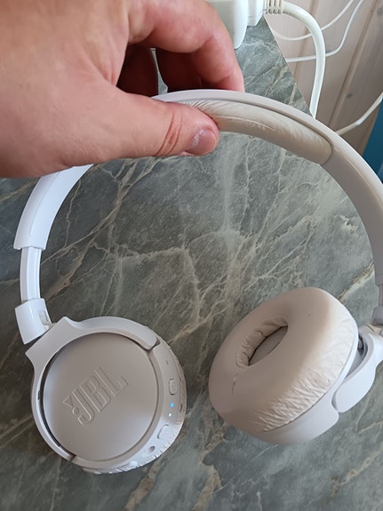 JBL kuulokkeet.