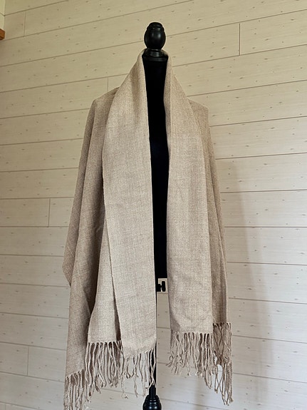 Muodikas beige huivi