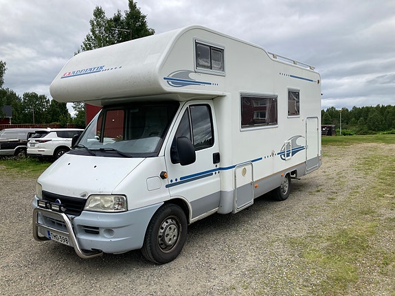 Vuokrataan asuntoauto
