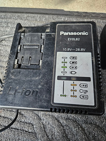 Panasonic laturi