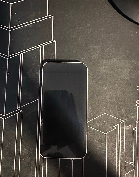 iPhone 13 256GB, valkoinen (Starlight) – akku 80-81%, hyväkuntoinen