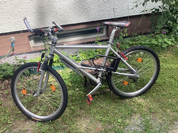 Miesten 26” Mercedes-Benz maastopyörä