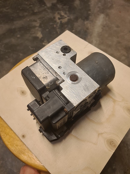 VW T4 ABS pumppu / yksikkö 7D0 614 111 B