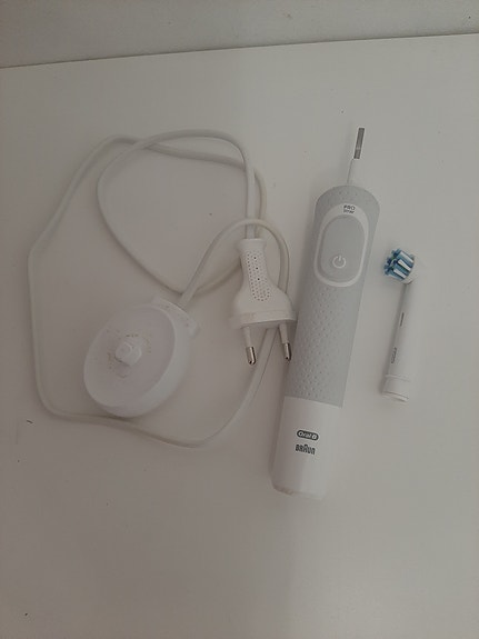 Braun Oral B (3710) "Pro Timer" sähköhammasharjan