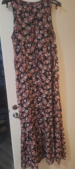 Pitkä mekko