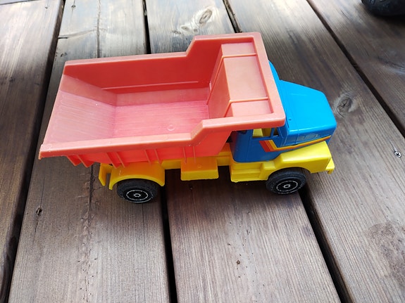 Plaston pieni kuorma-auto