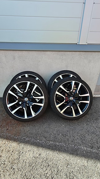 5x108 Volvon oem 22" vanteet 265/35r22 kesärenkailla