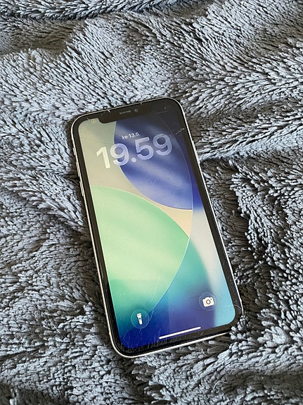 Apple iPhone 11 64GB valkoinen
