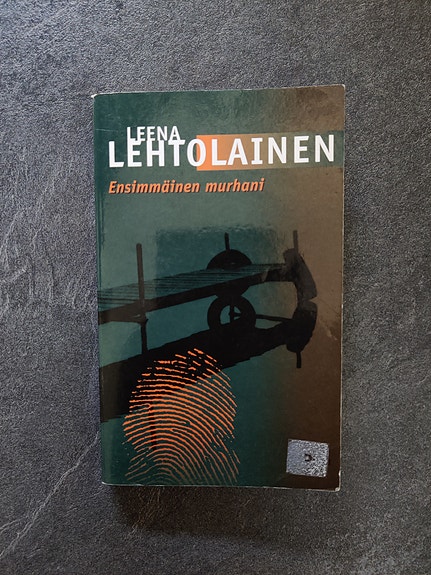 Ensimmäinen murhani kirja