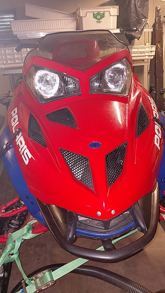 Polaris Fusion moottorikelkka ja peräkärry