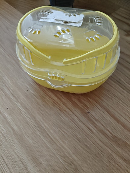 Pieni kuljetusboksi jyrsijälle