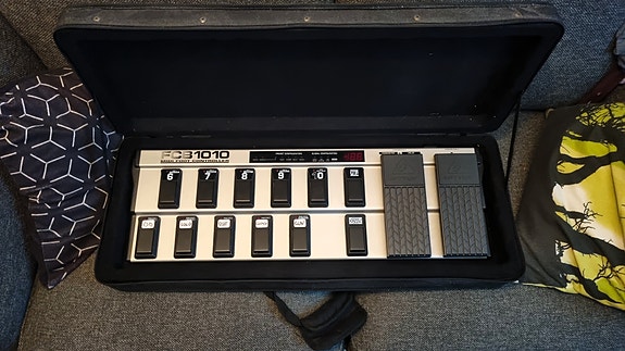 Behringer FCB1010 midipedaali