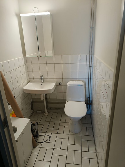 kylpyhuoneen peilikaappi