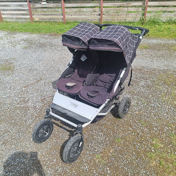 Mountain Buggy tuplarattaat ilmakumeilla
