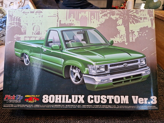 Aoshima toyota hilux 1/24