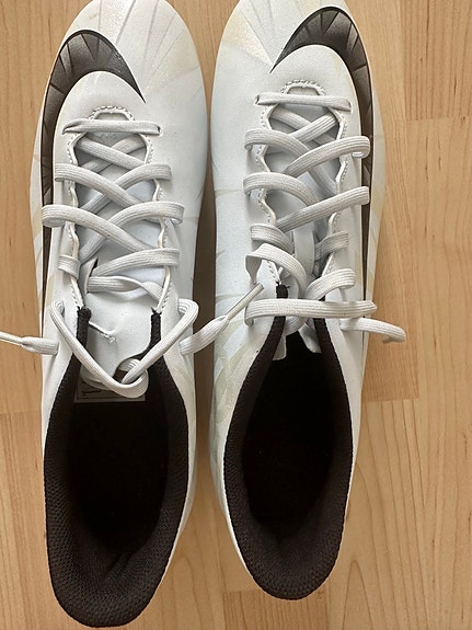 Nike jalkapallokengät koko 44 valkoinen