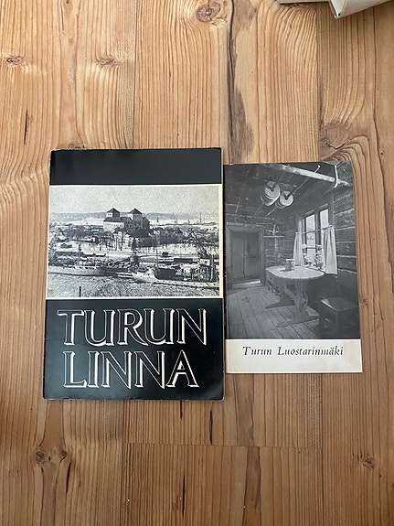 2 vanhaa Turku-aiheista kirjaa