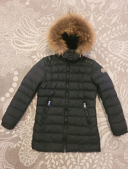 Moncler untuvatakki, koko 140 cm.