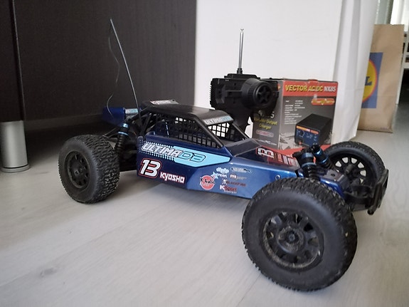 Kyosho Ultima DB radio-ohjattava auto