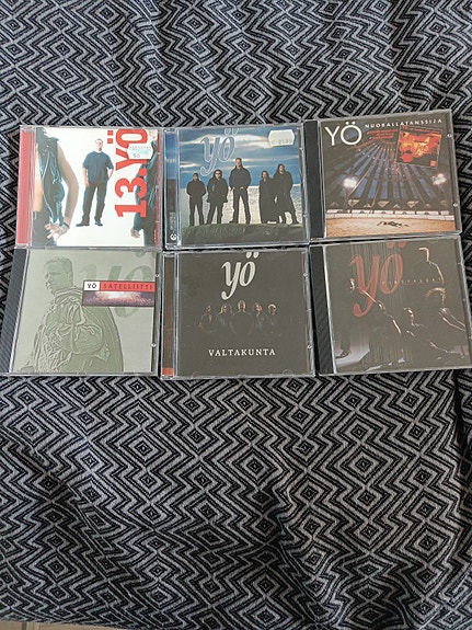 Yö CD-levyjä 6 kpl