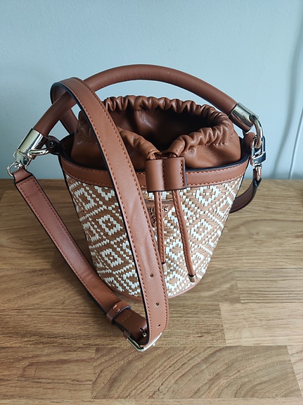GUESS bucket bag laukku