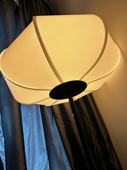 Ikea lattia /pöytä valaisimet